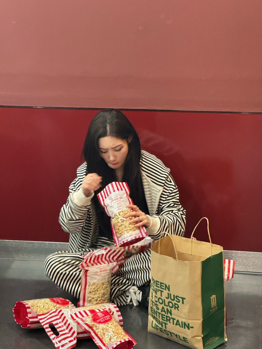 jcyfiles's tweet photo. 260608 chaeyeon via bbl 🍿 

chaeyeon said the popcorn in the green room at the concert venue in Bangkok was amazing 😆 

SHE'S SO CUTE 

#정채연 #JungChaeyeon #IOI https://t.co/mMMumWshIW
