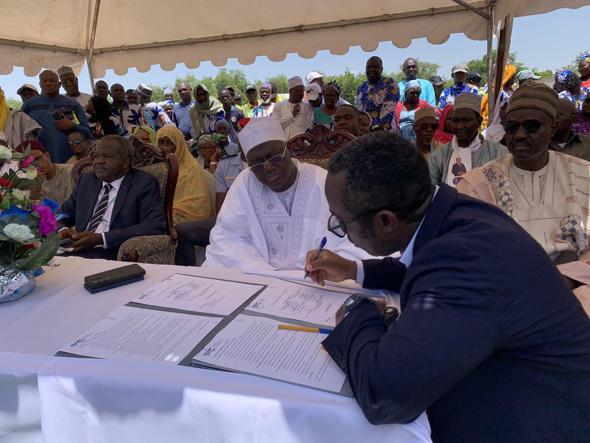 SIC_Officiel's tweet photo. KOLLERE : LES TRAVAUX DE 110 LOGEMENTS SOCIAUX OFFICIELLEMENT LANCÉS

La Société Immobilière du Cameroun (SIC) a officiellement lancé, le 2 juin 2026 à Garoua, les travaux de construction de 110 logements sociaux de types 1 et 2 au quartier Kollere. https://t.co/OxWGj0ZoJB