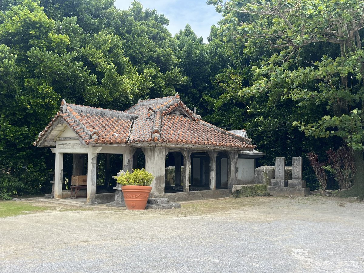 ryichispa's tweet photo. 諸般の事情により沖縄に行って参りました！
梅雨シーズンなので前半は雨なうえに2泊だけなのでだいぶコンパクトな観光になりましたが満足しました。
再訪できる事があればガッツリ休みを取ってじっくり廻りたいな。 https://t.co/vD5XZbt3OM