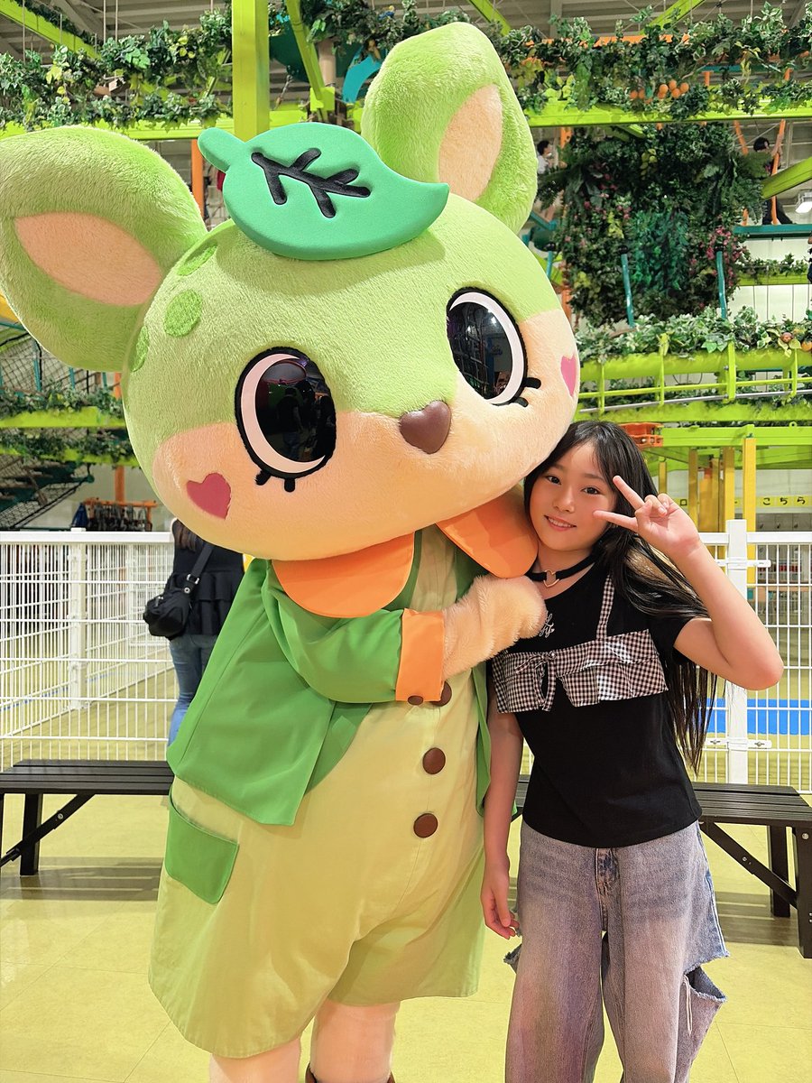 seina_happy21's tweet photo. 正解はここ〜🍜💕
三重県のおやつタウンでした〜🥰✨
ベビースターづくしで、
楽しいことも美味しいものもいっぱい🤤💕
とっても楽しかったよ〜🍒✨
みんなは行ったことある〜?🤭💜
#CherryBerry
#せいたん
#キッズアイドル
#名古屋アイドル
#JS4
#応援よろしくお願いします 💜🍒✨ https://t.co/OiNuaOJ9vv
