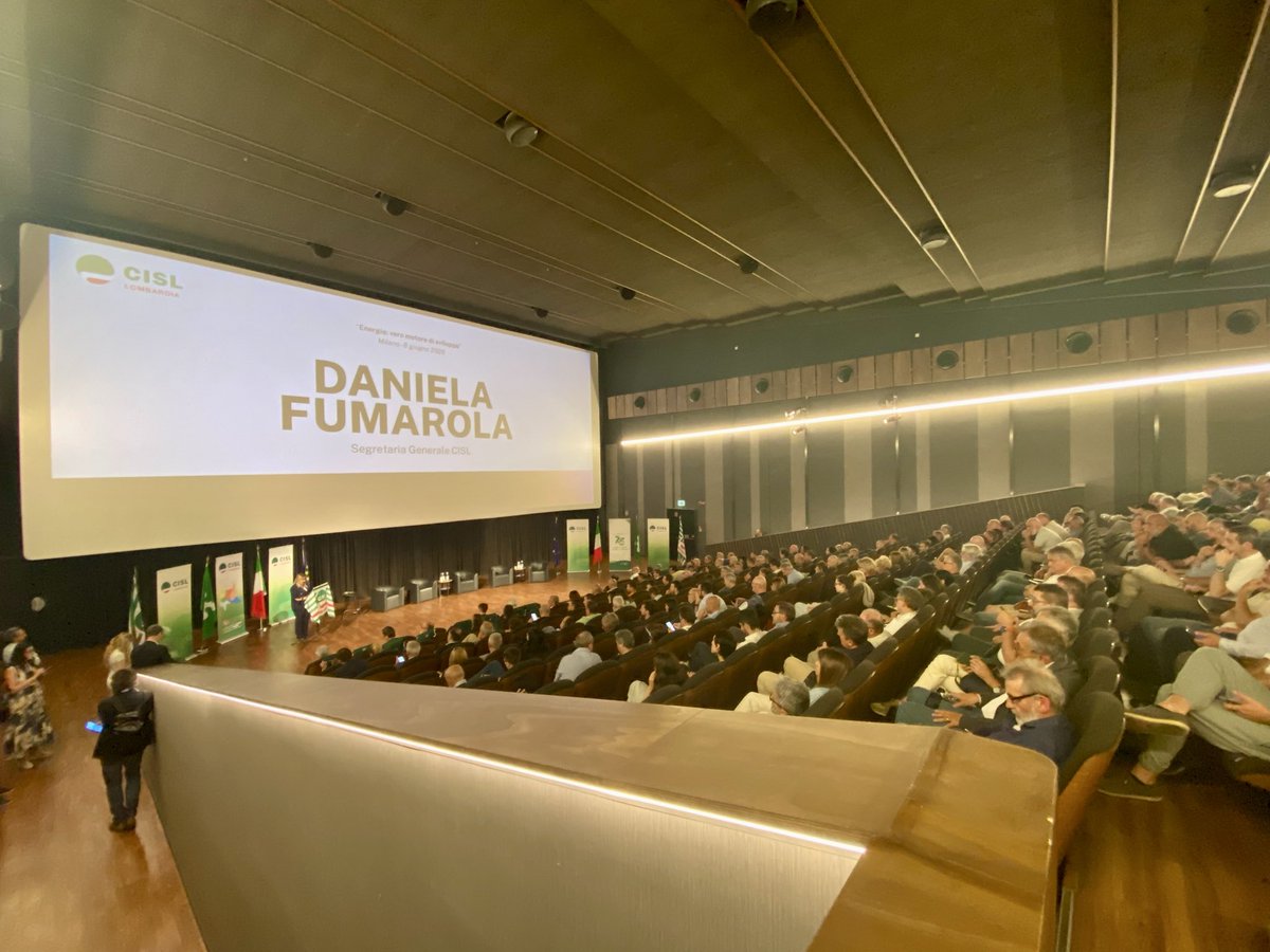 CislNazionale's tweet photo. #DanielaFumarola conclude convegno Cisl Lombardia: «Il nucleare di ultima generazione può rappresentare una componente importante del mix energetico del futuro, a condizione che ogni scelta garantisca la massima sicurezza delle tecnologie impiegate, la sostenibilità economica e ambientale per i territori e una distribuzione equa dei benefici e degli impatti.
Nessuna decisione dovrà essere assunta senza il coinvolgimento delle parti sociali.
Per questo chiediamo al Governo di aprire un confronto strutturato con il sindacato e con tutte le rappresentanze sociali nella definizione dei decreti attuativi e delle scelte strategiche che riguarderanno il futuro energetico del Paese».  @CislLombardia