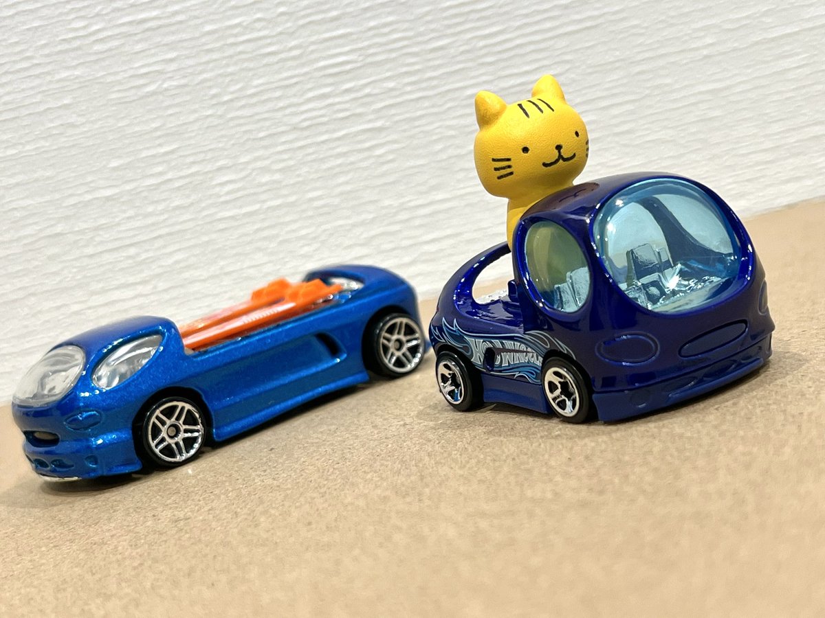 nyanko_2000's tweet photo. 「デオラII」と「デオラ トゥーンド」の比較。

デオラIIが、圧縮されて丸いカプセル状になってます。

サーフボードもしっかり造形されているのですが、短すぎて草履みたいになっています。

でもエンジンの大きさはほぼ同じですね。 https://t.co/bdYhIVzMrk