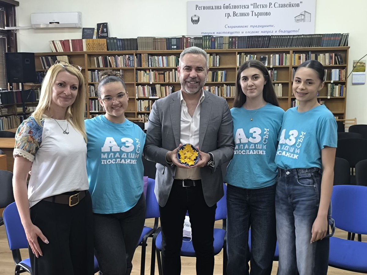 CyprusinBG's tweet photo. Ambassador Haralambos Kafkarides met the Junior EU Ambassadors of Vicho Grancharov Secondary School in Veliko Tarnovo, during the literary event “Point of Departure and Return: Cyprus In and Beyond the Sea”, under the auspices of the @CY2026EU. Inspiring discussion on EU values. https://t.co/gHfR48veRM