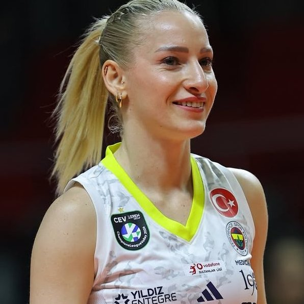 gibbybaris's tweet photo. 🔵 Fenerbahçe x Gelecek Sezon Liberoları

🇩🇴 Brenda Castillo
🇹🇷 Gizem Örge https://t.co/n0LIstwmAn