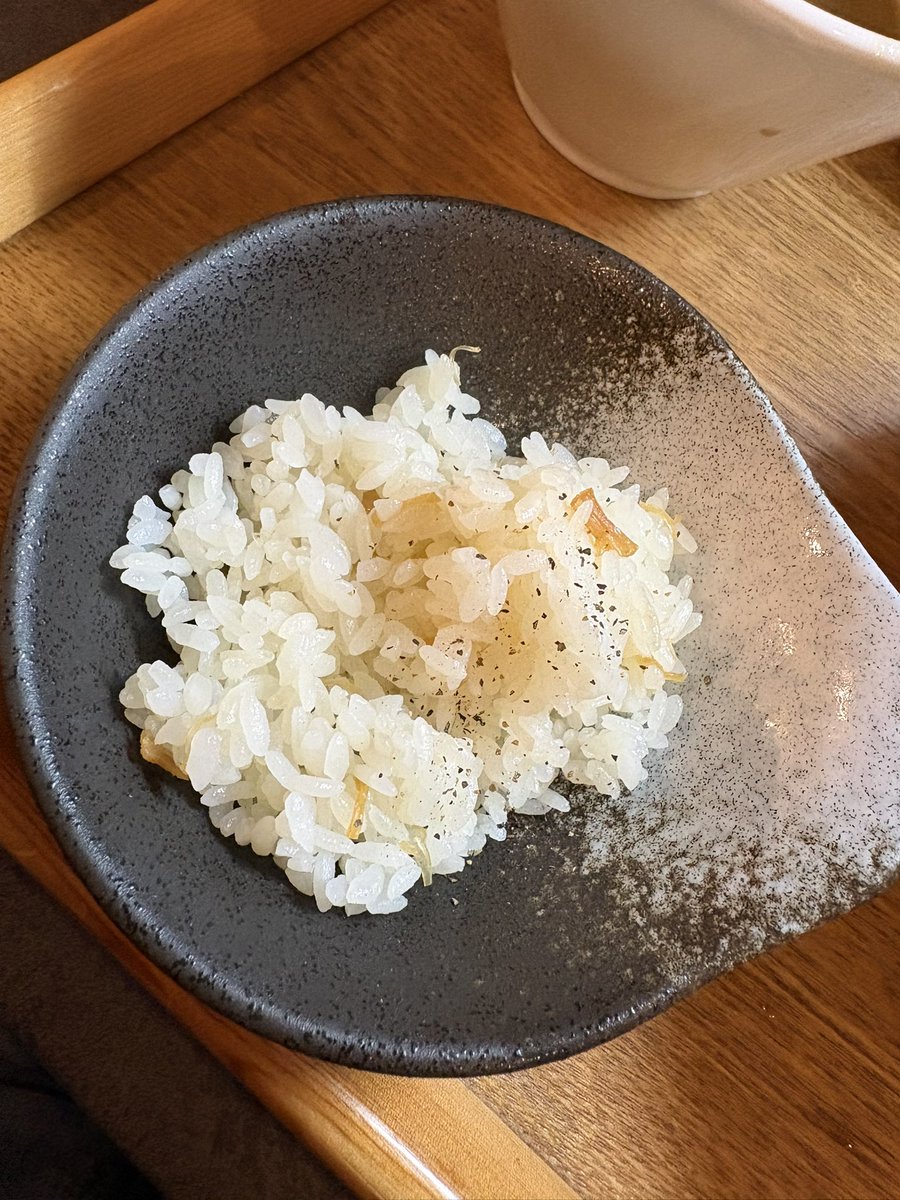 pyama62's tweet photo. 巨匠詣でにウオマス食堂さんへ

・特製HOTATEMEN
～中濃貝出し煮干スープ付き～

ボリュームのあるマゼソバですが味はアッサリめでスルスル入る

スープはセメント色ですがエグ味がなくマゼとの相性良き

貝ご飯もおいしかったっす🙇‍♂️

ご馳走様でしたー https://t.co/l0COm93EG1