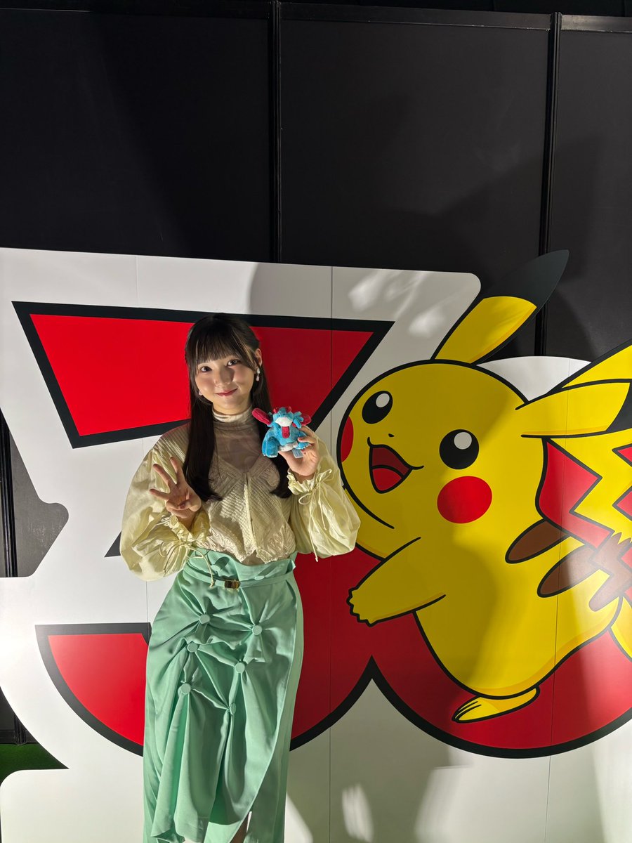 ReikoKosugi's tweet photo. ポケモントレーナーの皆さんが
それぞれの推しとたくさん写真を撮られていて、
会場全体が微笑ましかった…☺️
私もボーマンダとパシャリ。 #PJCS2026 https://t.co/0EXvMyLSLT