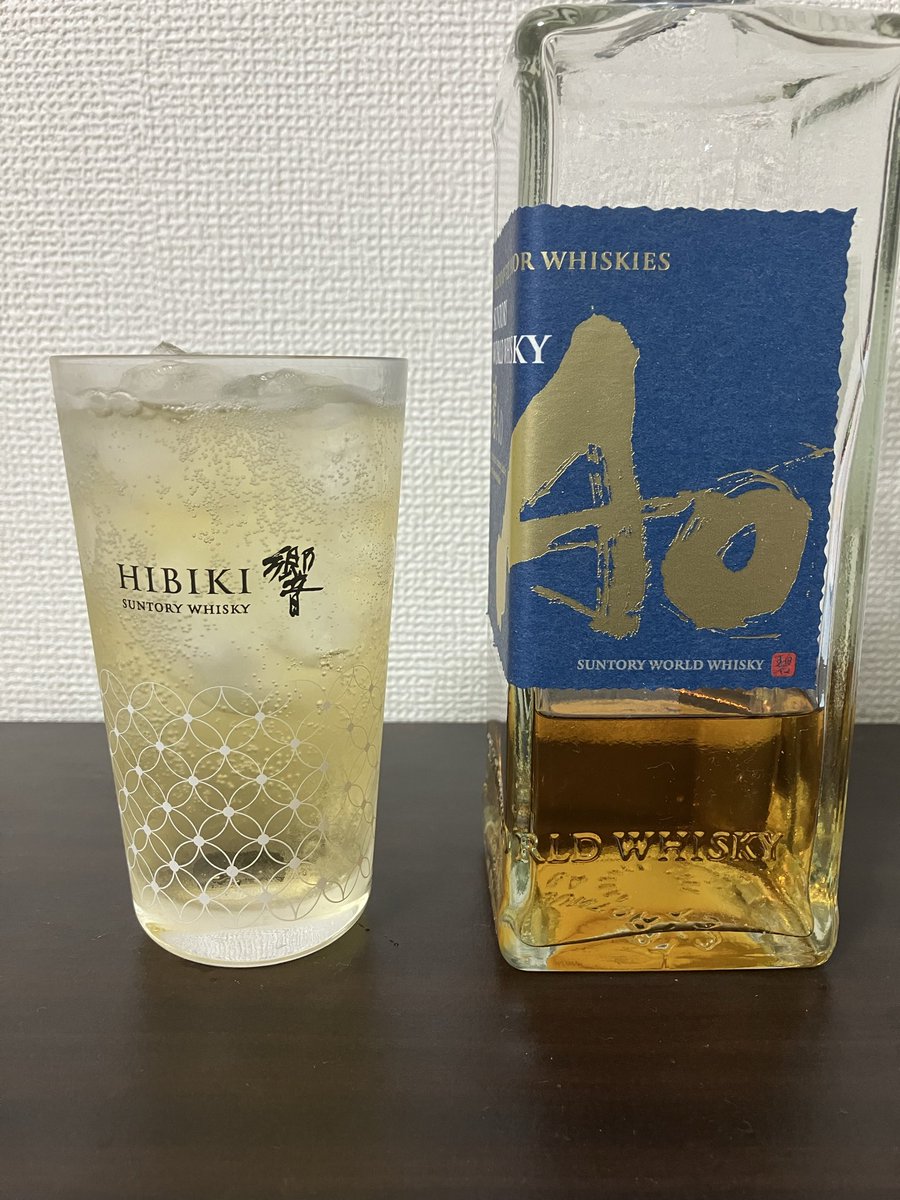 TCwctw's tweet photo. 碧の限定品が明日くる。
ということで、今日は旧碧のハイボール。

美味いハイボールができるけど、値段が高く、抱き合わせにされるという不遇な扱いを受けた一本。

でも、サントリーのウイスキーだけあってクオリティは一定の基準を満たしています。 https://t.co/DZAey0GSkU