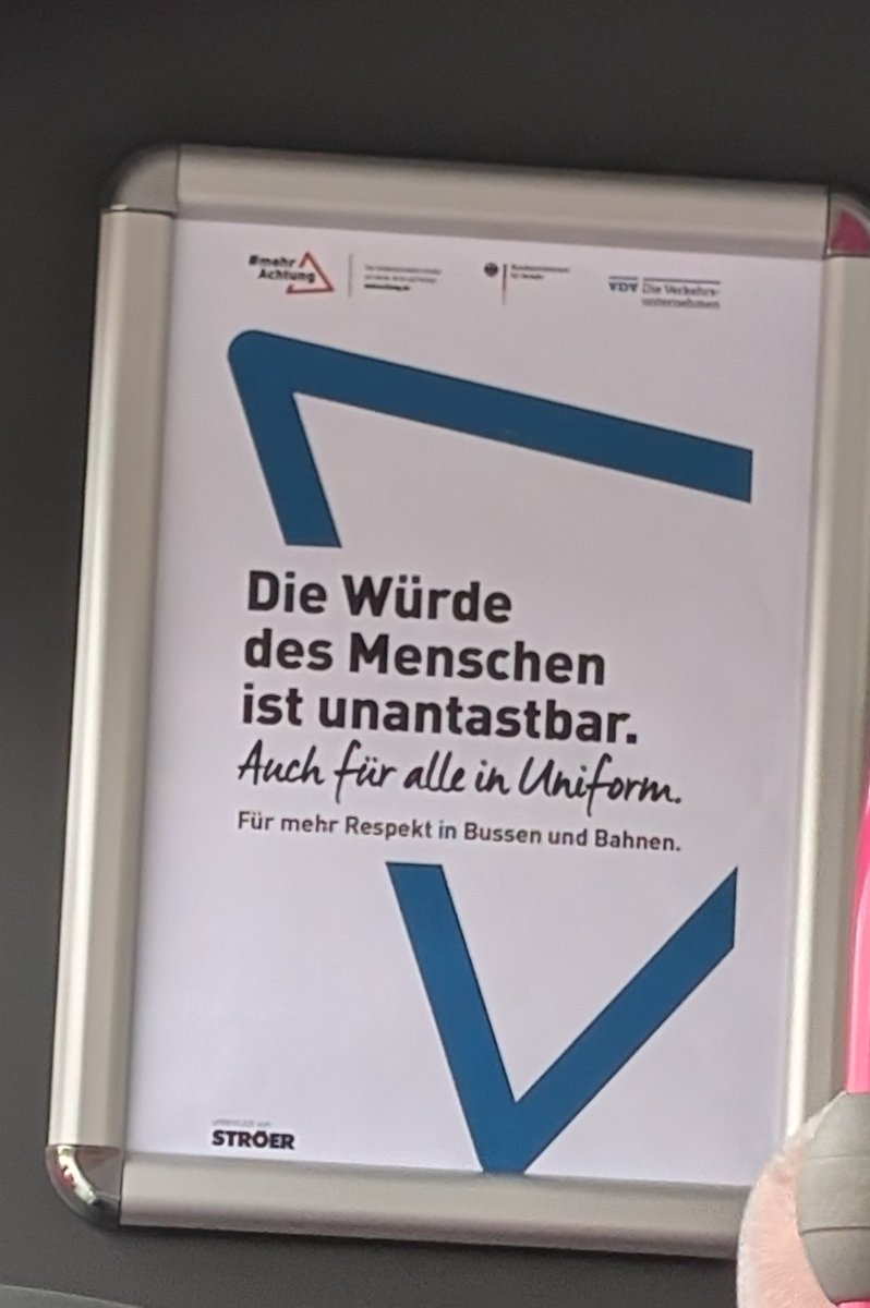 boysforsoul's tweet photo. wissen die in Uniform das auch? https://t.co/Ip4NyU7LN0
