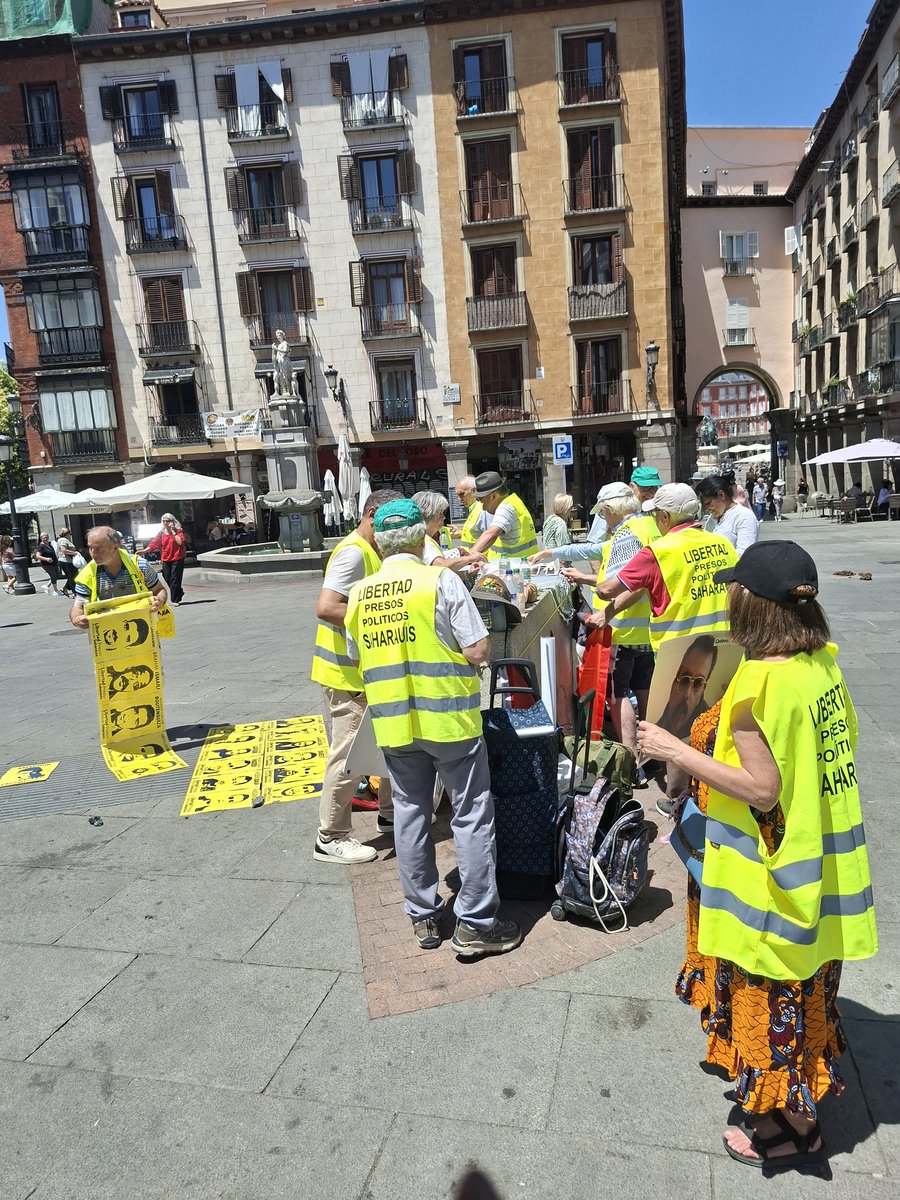 alfolafarga's tweet photo. Respeto a la identidad de cada pueblo y al Derecho Internacional, ha pedido en el  León XIV,  y que España sea tierra de solidaridad y esperanza, lo que no hace @sanchezcastejon con el pueblo saharaui.
Ante @MAECgob por la libertad de los presos saharauis en cárceles marroquís https://t.co/SSyZ442kFw