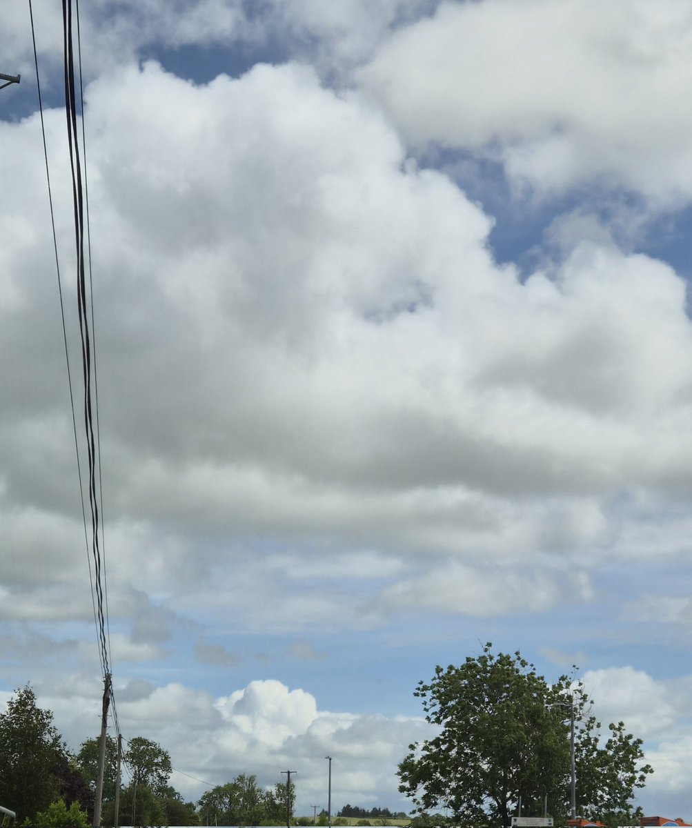 SoulsieChan's tweet photo. Hope the weather stays like this all week https://t.co/4aM8V95Oyu