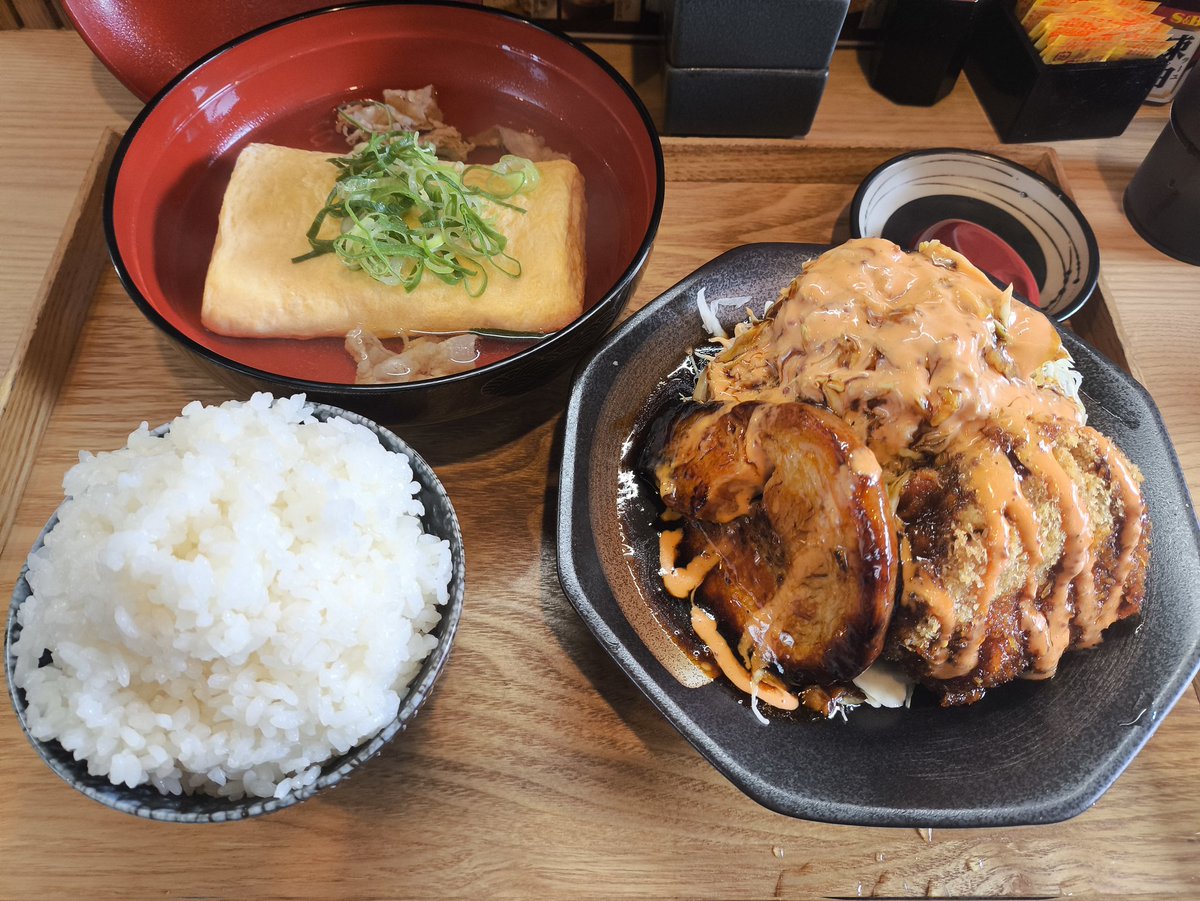 CustomEq's tweet photo. 有名店ごはん食べ歩き🏃
 #ニブタ食堂
豚吸い出汁巻とニブタ&amp;ニブカツ定食
　大阪メトロ千日前線.玉川駅
#松屋食堂
オムライス（並)と 豚の天ぷら
　大阪メトロ堺筋線.恵美須町駅 https://t.co/tdLMPuxX7B