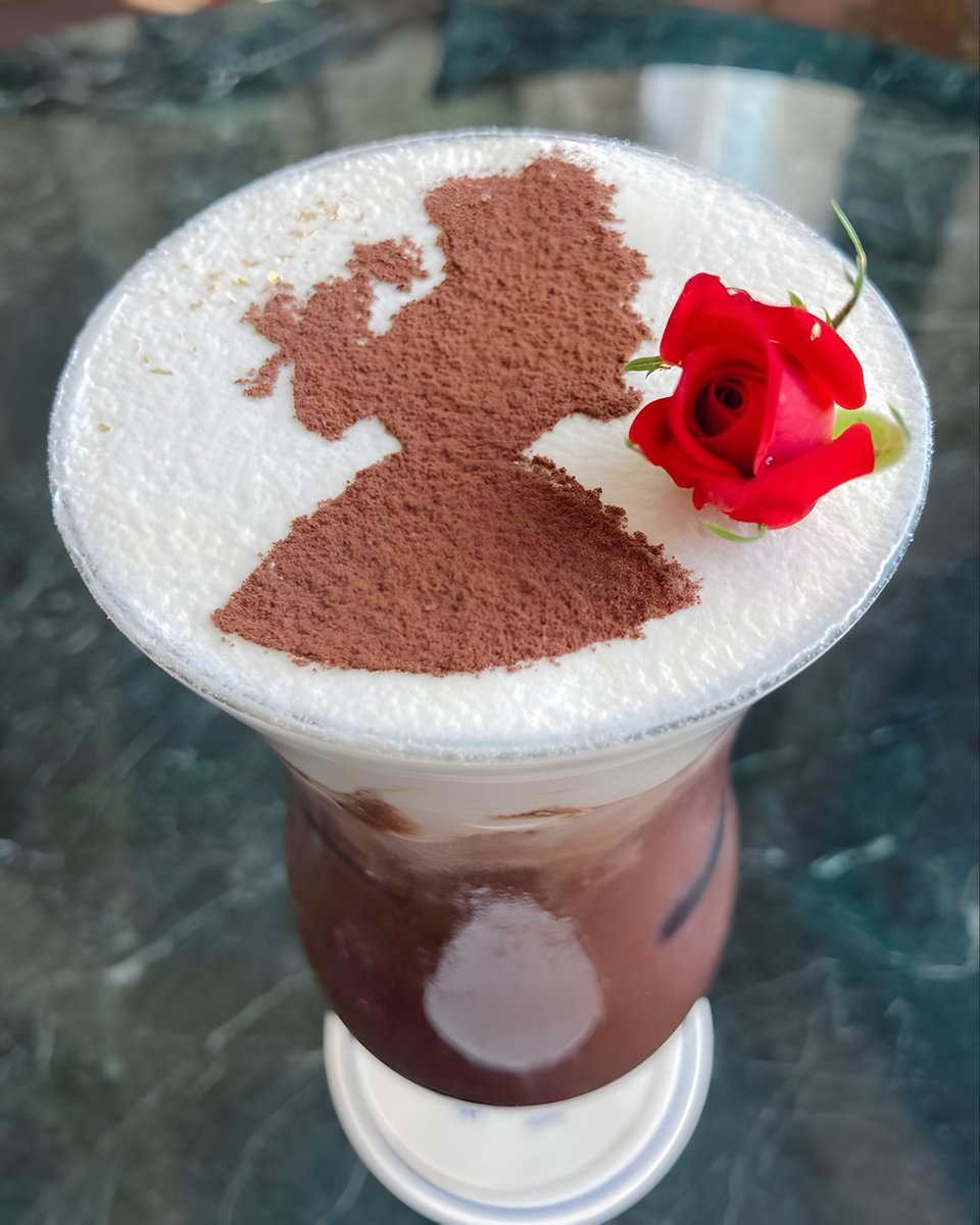 GSPCAFE's tweet photo. Order details ✨:  

✧ Lobster Wrap
✧ Moana Set
✧ Dreamers Coffees
✧ Disney Macarons https://t.co/szjZACHu3M