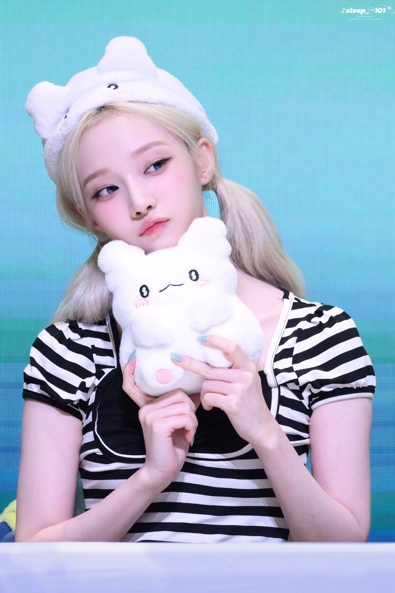 Sleep_010101's tweet photo. 260607❄️
SW🇰🇷 ⛄️🤏

#winter #에스파 #윈터 #김민정 https://t.co/oKxbxOPPF6