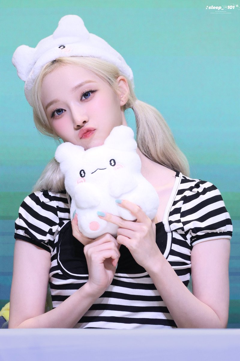 Sleep_010101's tweet photo. 260607❄️
SW🇰🇷 ⛄️🤏

#winter #에스파 #윈터 #김민정 https://t.co/oKxbxOPPF6