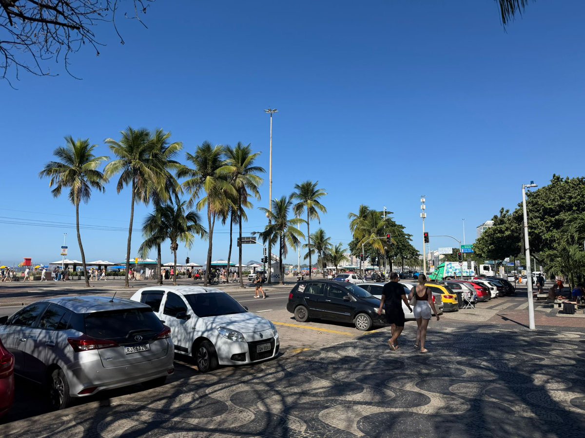 TheSanjivKapoor's tweet photo. What was also amazing is the Rio full marathon (42km) took place earlier in the morning, maybe 2 or 3 hours prior, along these same roads. And not one piece of trash or thrown plastic water bottle (common in some other marathons) to be seen! https://t.co/BmQyEiaSZo