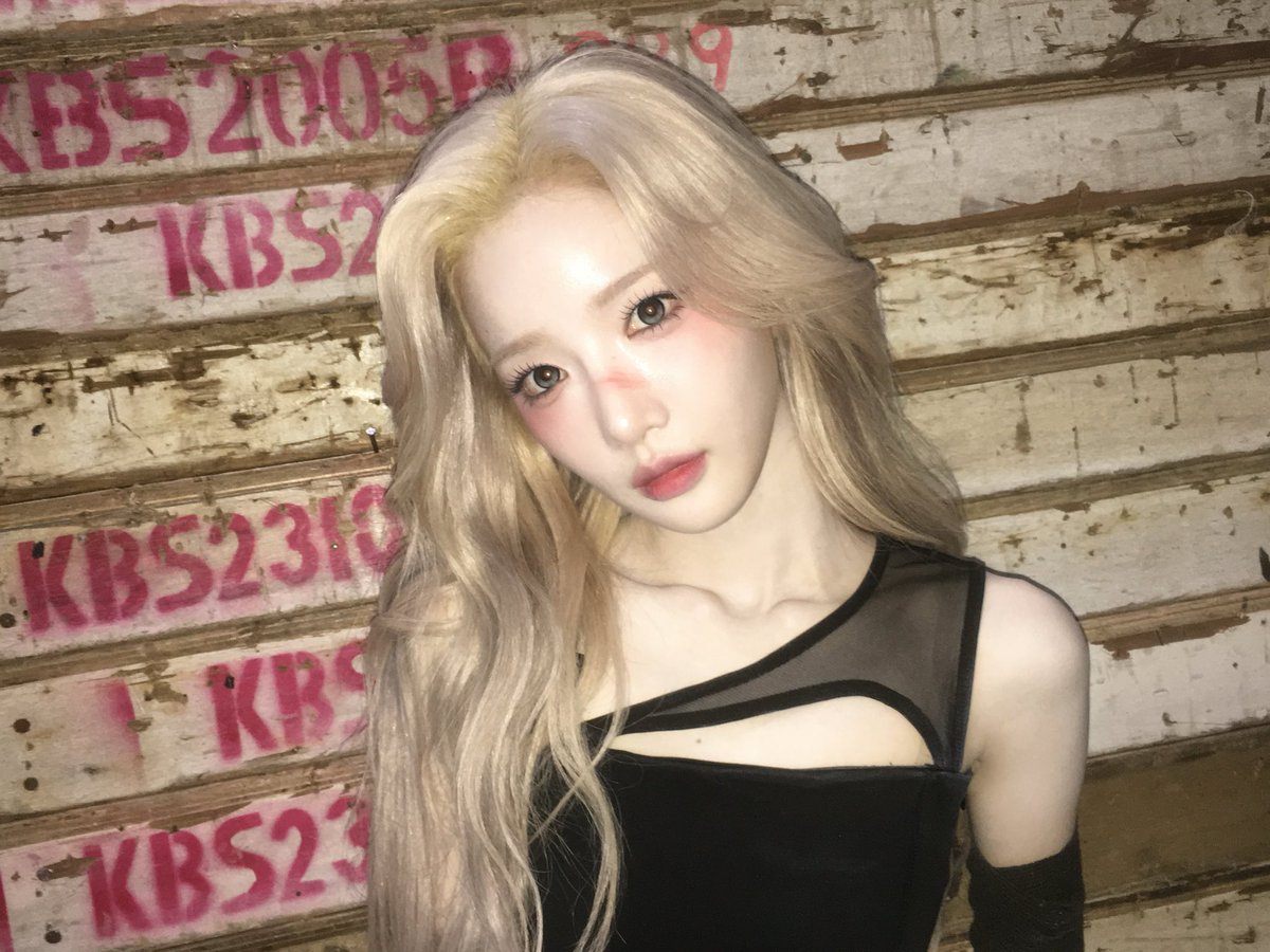 YooyeonGlobal's tweet photo. [260608] [8:41pm]🐰💌 https://t.co/WwsJPNJMtW