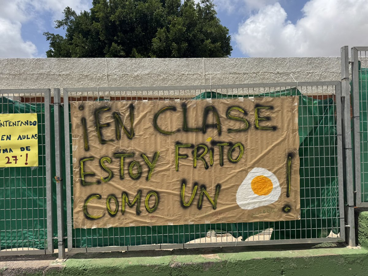 MCCartagena_ct's tweet photo. 🫵🏻MC pide celebrar un Pleno extraordinario sin aire acondicionado para exigir un plan urgente contra el calor extremo en los colegios de Cartagena 🥵🌡️ https://t.co/QWajFMMgir