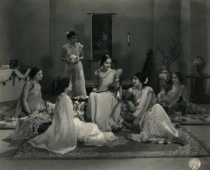 IndicVoice_'s tweet photo. Devika Rani in the film Jawani ki Hawa ( 1935 ) , It was the very first film produced by the legendary studio Bombay Talkies. ────ᝰ.ᐟ https://t.co/QUdCfHcyvf