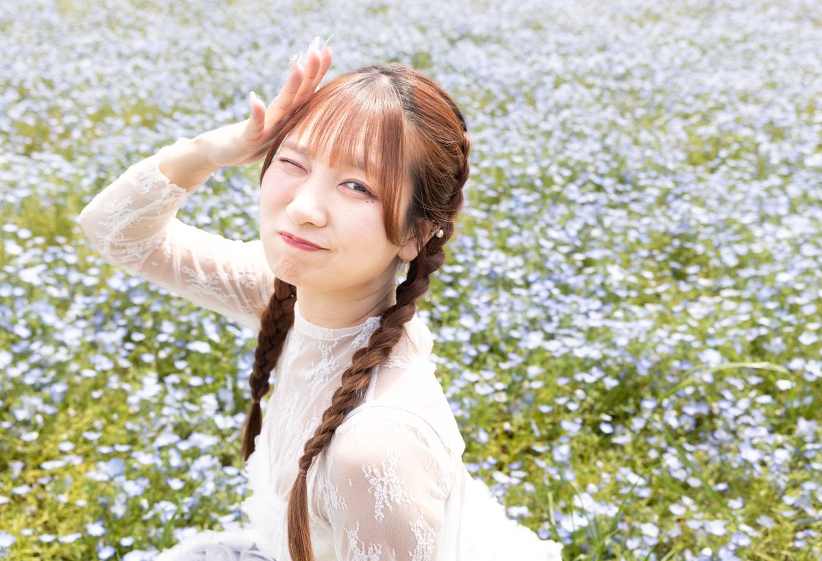 seathestars19's tweet photo. Tsumuさん  ②
（@Tsumu58）

ネモフィラが間に合って
テンション上がった😂

#ポートレート 
#ポートレート好きな人と繋がりたい 
#写真
#写真好きな人と繋がりたい
#キリトリセカイ 
#ファインダー越しの私の世界 https://t.co/8iqw773N6T