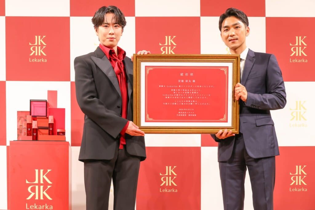 nonno_staff's tweet photo. 【Snow Man・宮舘涼太さん】
『レカルカ』 のアンバサダーに就任！ 
舘様ワールドに包まれた発表会の様子を超詳細にお届け📝
▶▷https://t.co/JzH5lD86di 

☑アンバサダー委任状の授与式 
☑宮舘さんの素顔に迫るQ＆Aコーナー 
☑フォトセッションやプチハプニングの様子 
etc…

発表会の様子やコメントを全文レポートでご紹介します😍

#SnowMan #宮舘涼太
