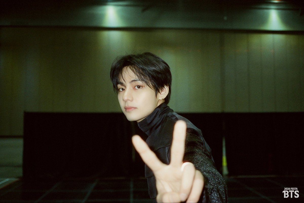 Hyyeen's tweet photo. หล่อมากหนูวี พรุ่งนี้ช่วยแม่ด้วยนะลูกกกก 💜 #BTS #Teahyung https://t.co/kENy5fpwKm