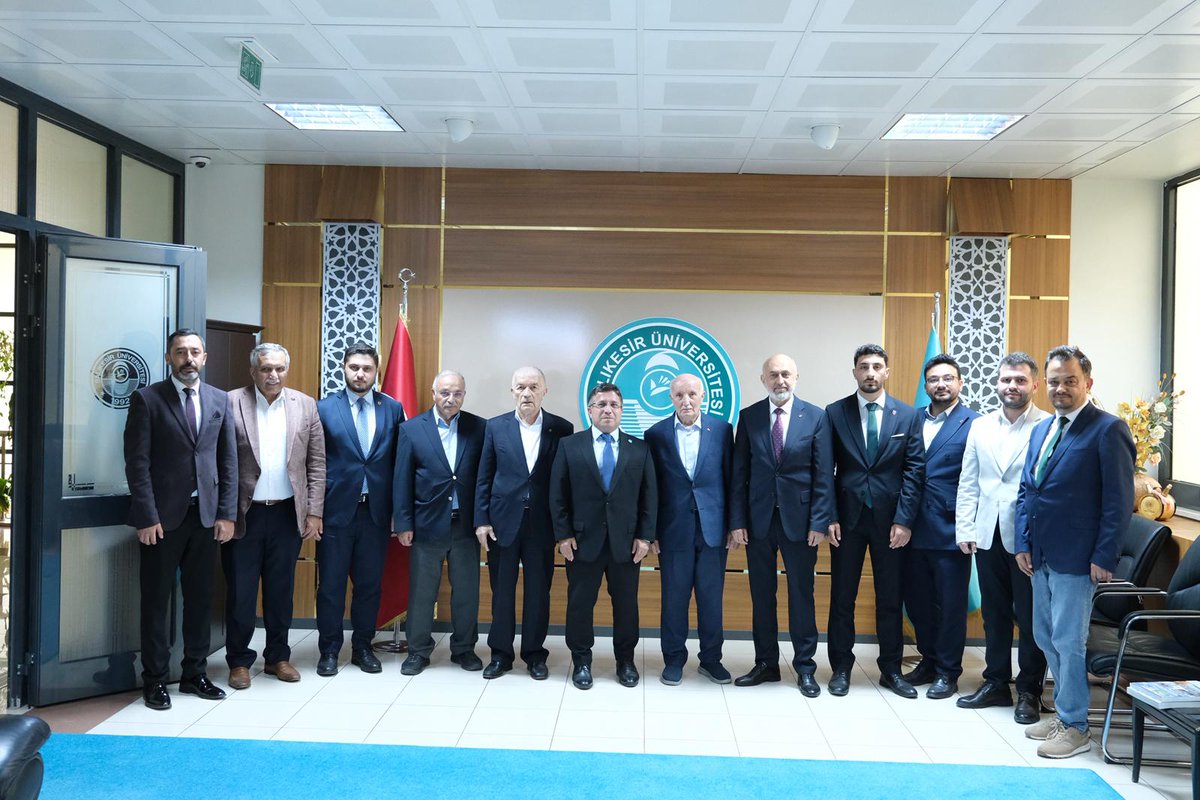 balikesiruni's tweet photo. Birlik Vakfı Heyetinden Balıkesir Üniversitesine Ziyaret

Birlik Vakfı yöneticileri ve temsilcilerinden oluşan heyet, Balıkesir Üniversitesi Rektörü Prof. Dr. Yücel Oğurlu’yu makamında ziyaret etti.
https://t.co/FRUKP4YM9s
@YucelOgurlu https://t.co/uU4jZBYqxY