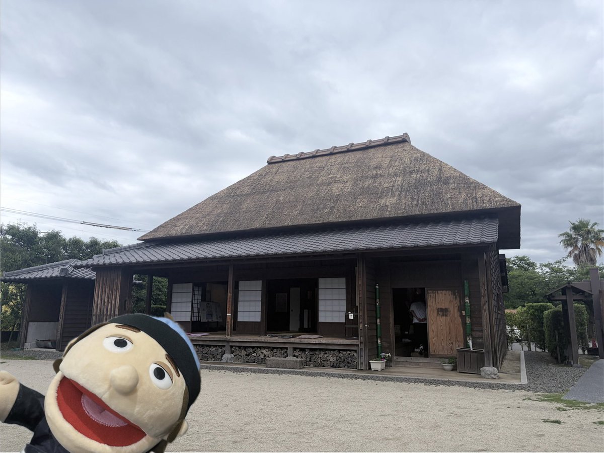 SAMURAISUNCB's tweet photo. 昨年8月の水害から復旧した日当山西郷どん村に行ってきたでござる٩( 'ω' )و
関係者の皆さんの手により全て修繕され無事に営業しており一安心でござる。

住所　鹿児島県霧島市隼人町内1487-1
電話番号　0995-56-8615（レストラン・特産品販売所）
営業日　通年
営業時間
・西郷どんの宿 9：00～17：30
・特産品販売所 9：00～17：30 　
・足湯 10：00～17：00
・レストラン (朝食) ※当面の間休止
　　　　　　 (昼食) 11:30～14:30（14:00 LO)

※詳細は公式サイトもご確認下さい