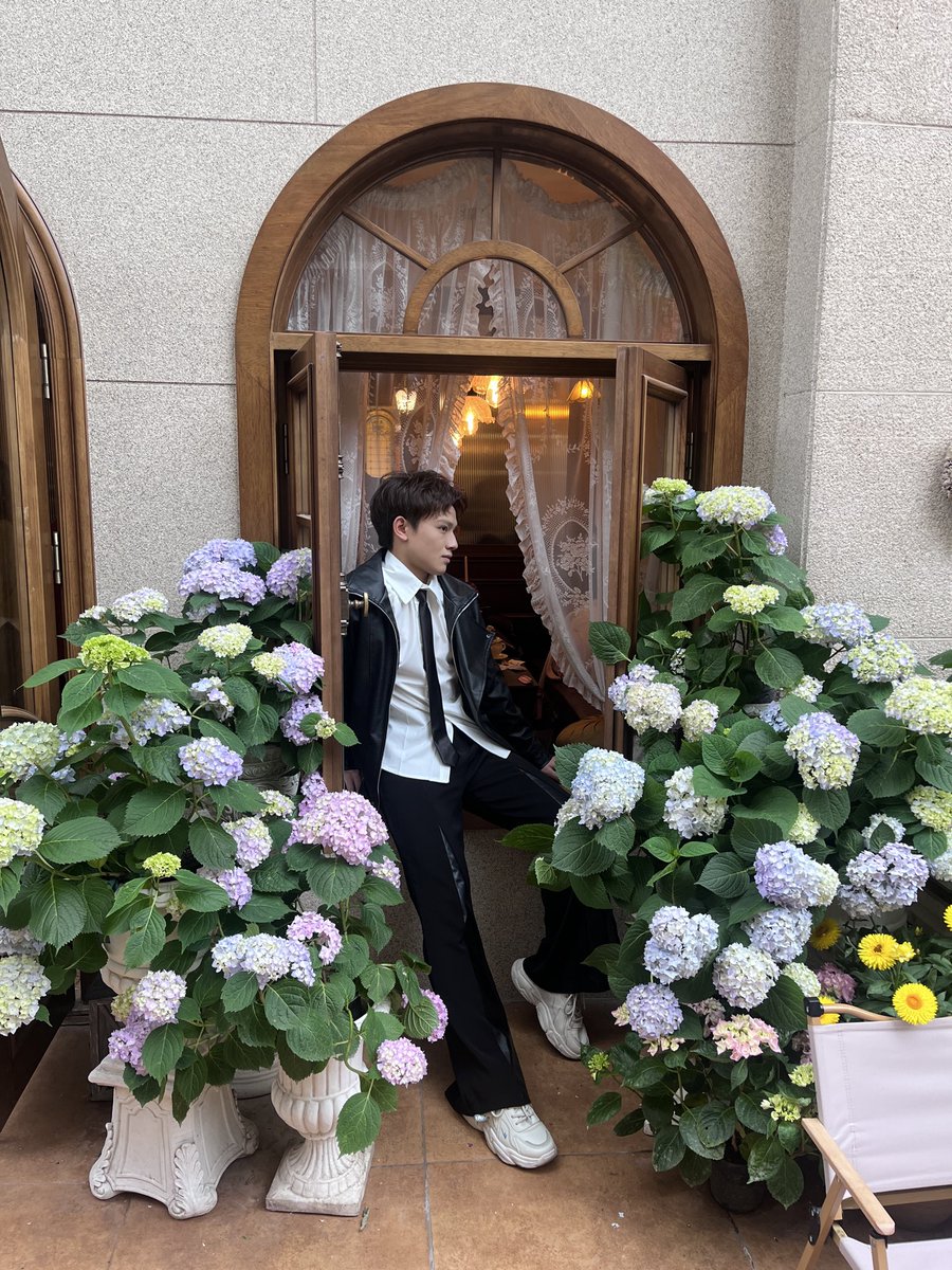 DL1128P's tweet photo. 高考马上结束了 https://t.co/dLlwn4UNqm