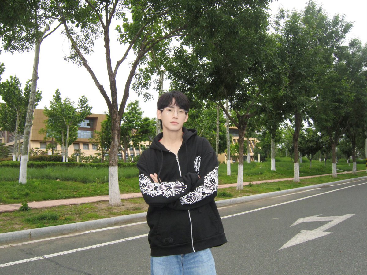 r1secakes's tweet photo. Screaming jump crying
Yaochen went back to the Produce camp 2019 site 🥲

#R1SE https://t.co/Tn1MXwiIJv
