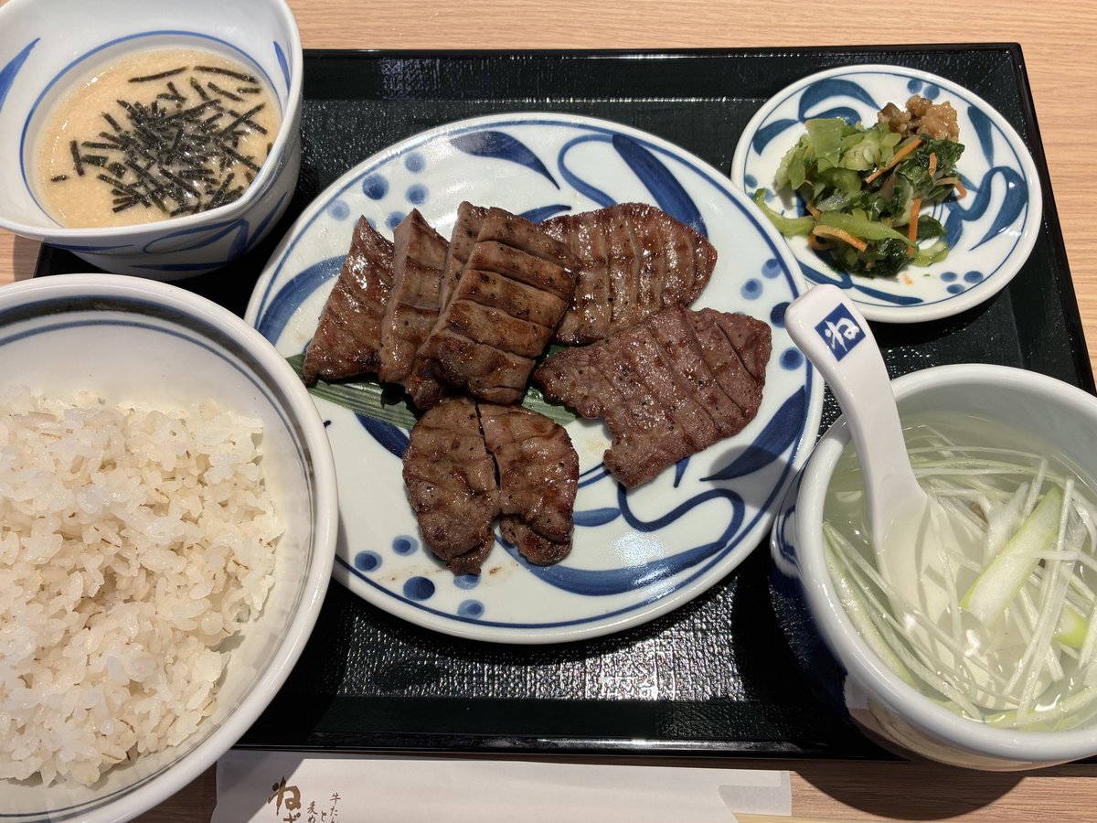 oncewithu67's tweet photo. 昨日お誕生日でして。
食べたお肉たち…🤤
牛タンからの牛タン🥩🥩 https://t.co/0iJvKoO8tb