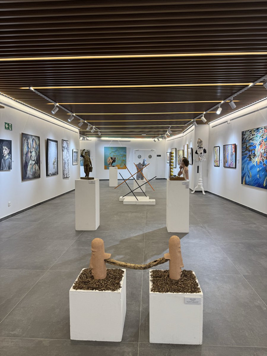 EherasMo's tweet photo. hoy es un día especial para la cultura en Getafe. Se ha abierto el Teatro de la calle Madrid, un espacio para la cultura que llevaba demasiado tiempo rehabilitándose, finalmente hoy se ha abierto con una exposición de la Carpa, Creadores de #Getafe. Enhorabuena y a disfrutarlo. https://t.co/0U9O6Hc6WC