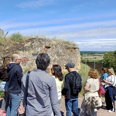 sodebur's tweet photo. @AdecoBureba @Amaya_camino @sierralademanda @asopiva @AdriDuero @CEDERmerindades @adecoar_arlanza @Turalbur 📍 Durante el recorrido visitaron Moradillo de Roa, Haza, Roa, Santa Cruz de la Salceda, Olmos de Atapuerca, Lerma y Burgos ciudad, conociendo de cerca nuestro patrimonio, paisaje, gastronomía y experiencias. https://t.co/TX9ThdCqPW