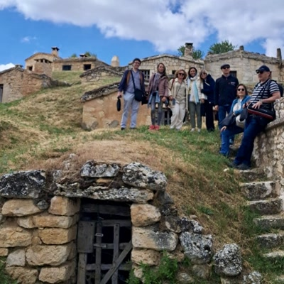sodebur's tweet photo. @AdecoBureba @Amaya_camino @sierralademanda @asopiva @AdriDuero @CEDERmerindades @adecoar_arlanza @Turalbur 📍 Durante el recorrido visitaron Moradillo de Roa, Haza, Roa, Santa Cruz de la Salceda, Olmos de Atapuerca, Lerma y Burgos ciudad, conociendo de cerca nuestro patrimonio, paisaje, gastronomía y experiencias. https://t.co/TX9ThdCqPW