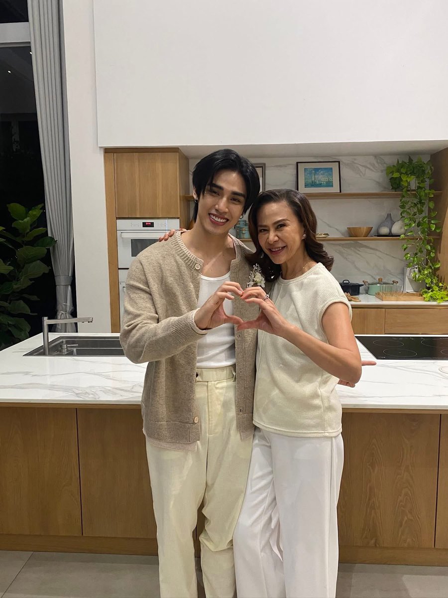 Rabbit200959's tweet photo. ลูกตะใภ้คนโปรดของคุณพิมพา https://t.co/fFddBx3b99