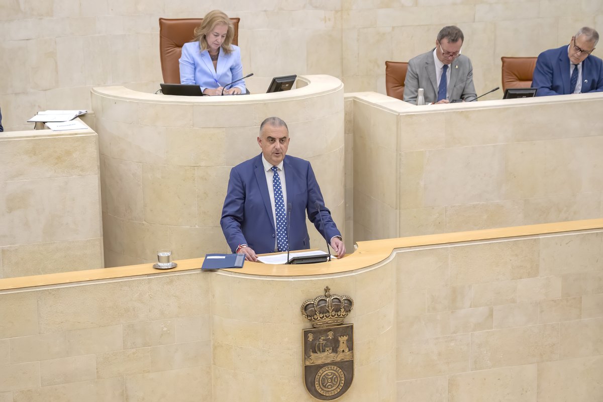cantabriaes's tweet photo. ✅ El Parlamento da luz verde a la  Ley de Ordenación del Transporte Marítimo de Cantabria “tras 20 años de retraso”
ℹ️ https://t.co/ZiRJbmuLjX

@media_roberto destaca el amplio consenso alcanzado para aprobar “una Ley de todos” que regula y dota de seguridad jurídica al sector https://t.co/ny5lvgUntL