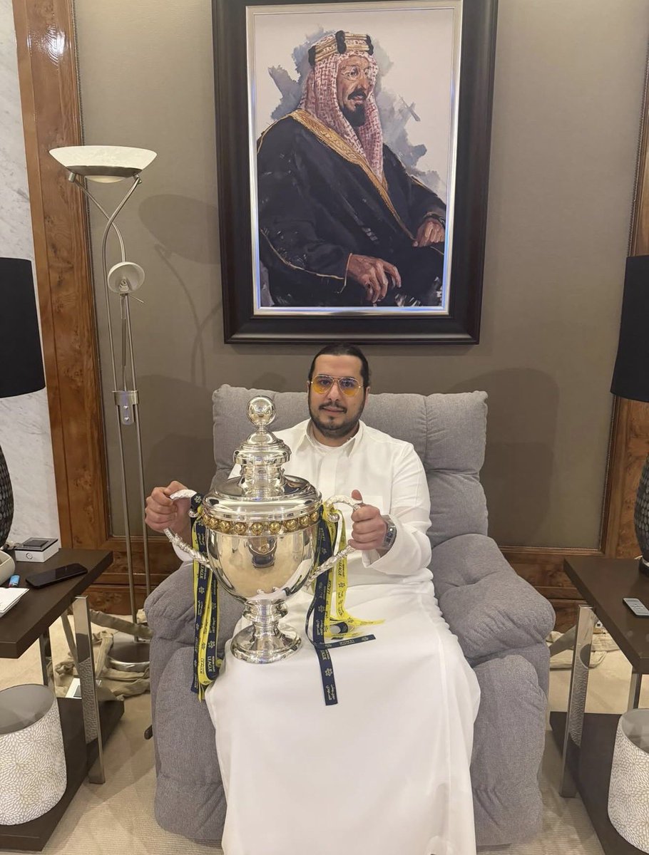 m_Almuhanndi76's tweet photo. هدوئهم قبل العاصفة
وعواصفي قبل الهدوء

#واحد
#معصي
🫶💛💙 https://t.co/uZxhLUuADY