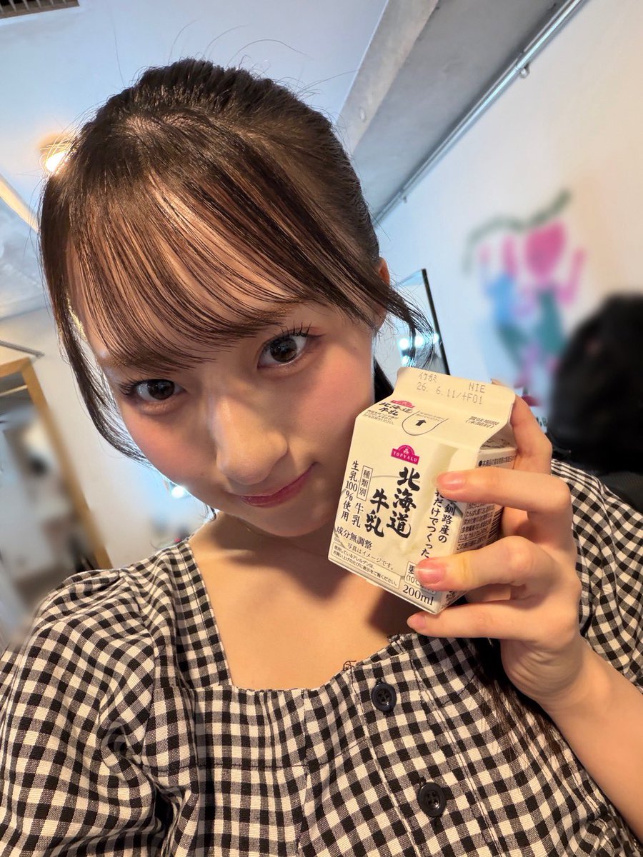 Rosy_Chronicle's tweet photo. 牛乳大好き #植村葉純 です🧡

#はすみるくの今日の牛乳

🥛北海道牛乳🥛
このミニサイズの北海道牛乳初めてみた！
すっきりしてて飲みやすいから一瞬でなくなります🐄

牛乳っていつ飲んでも美味しいよね

#ロージークロニクル #ハロプロ
#牛乳 #牛乳月間 https://t.co/mOhgHPagxH