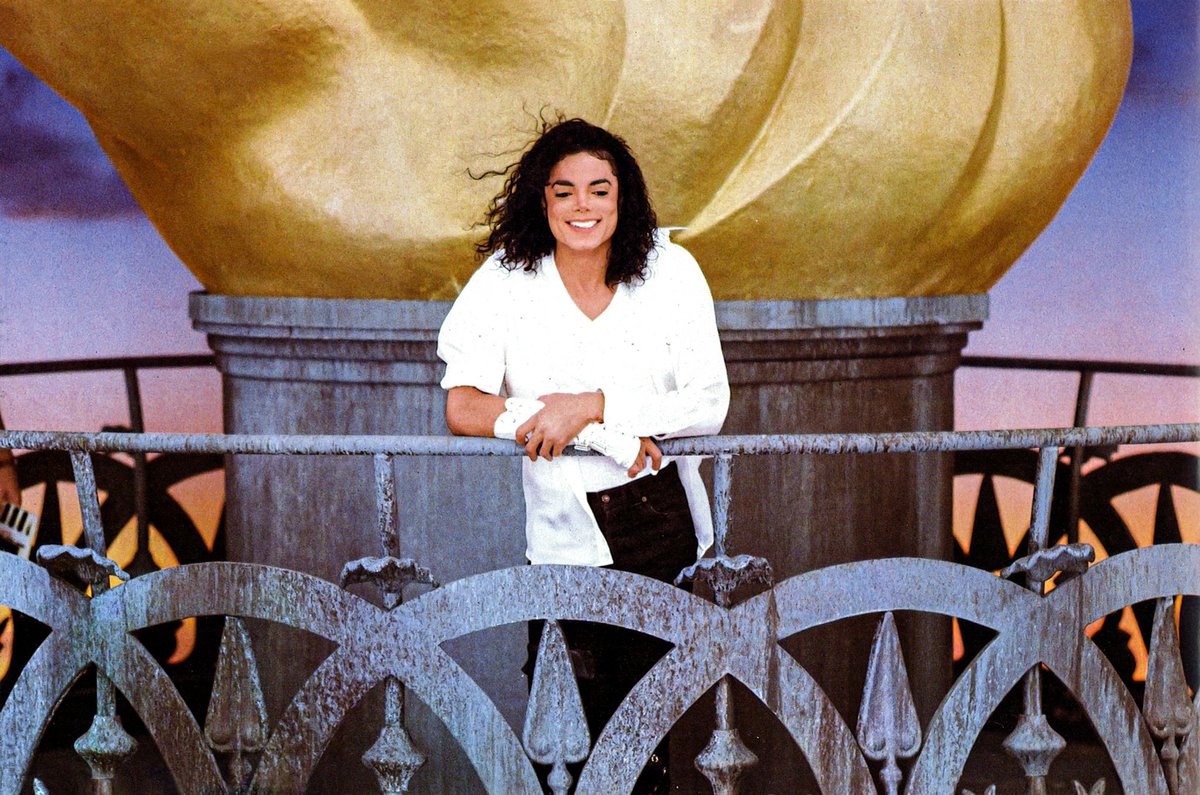 captaineomjjx's tweet photo. Black Or White, 1991 https://t.co/DWbMlyPdms