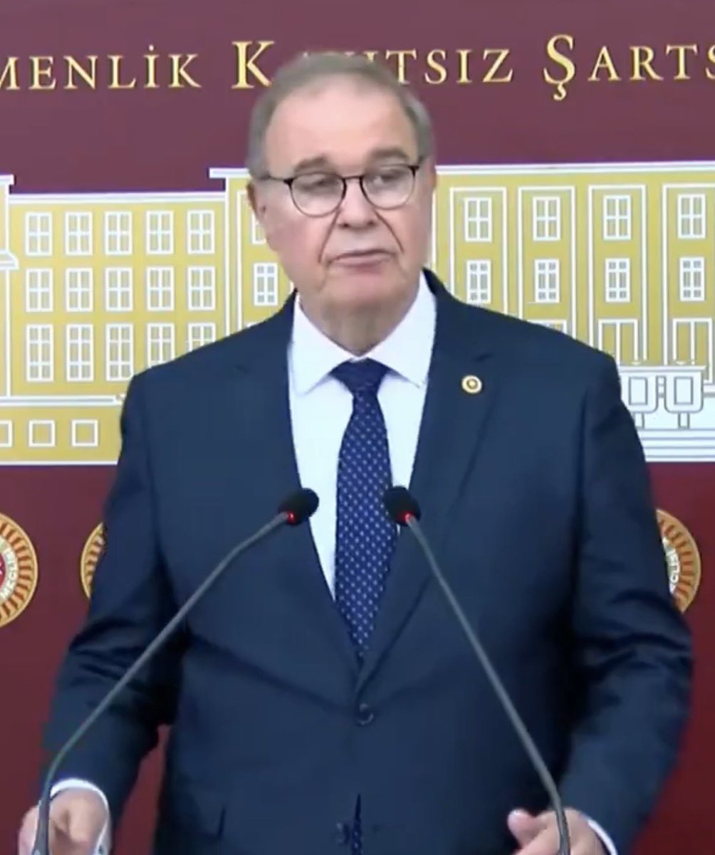 avcemilcicek's tweet photo. 📍Kemal Kılıçdaroğlu ve butlan destekçisi Faik Öztrak neden mi kendisini bu kadar parçalıyor?

— Kendisi 6 dönemdir milletvekili!

— Babası 2 dönem CHP milletvekili!

— Dedesi tam 6 dönem CHP milletvekili!

Yeter be adam yeter! 7. dönem de TBMM’de olmak için hukuksuz ve haksız butlan kararını savunuyorsun. İhtiyar ve butlan Kayyum Kemal’in peşinden gidiyorsun.

Yetmiyor tüm gençlerin geleceğini KARARTIYORSUN! Yeter be yeter bu kadar sömürdüğünüz!

Görün arkadaşlar bunların gerçek yüzünü.