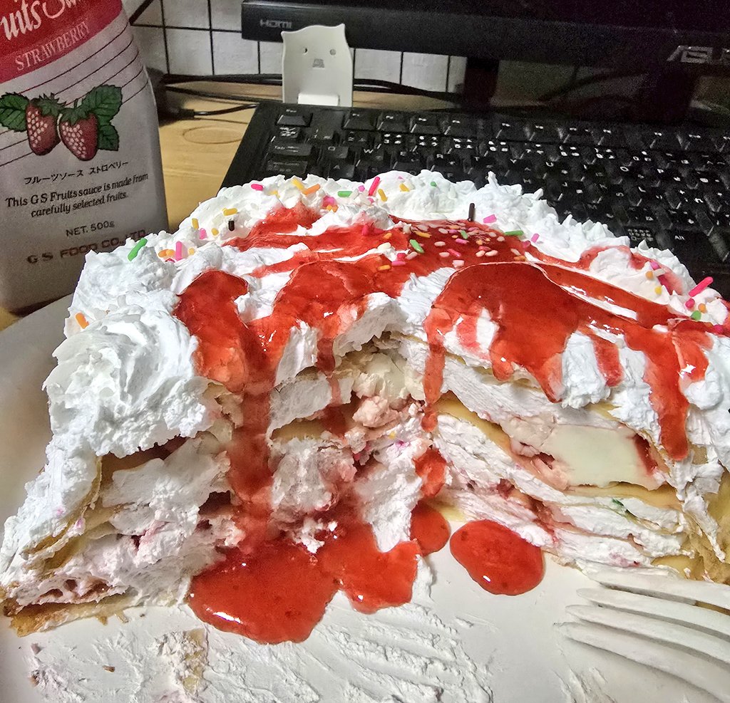 kuruwat's tweet photo. 健康診断が終わったので勢いでミルクレープ？を作ったけどなかなか食べきれない… https://t.co/tXiIZED2j3