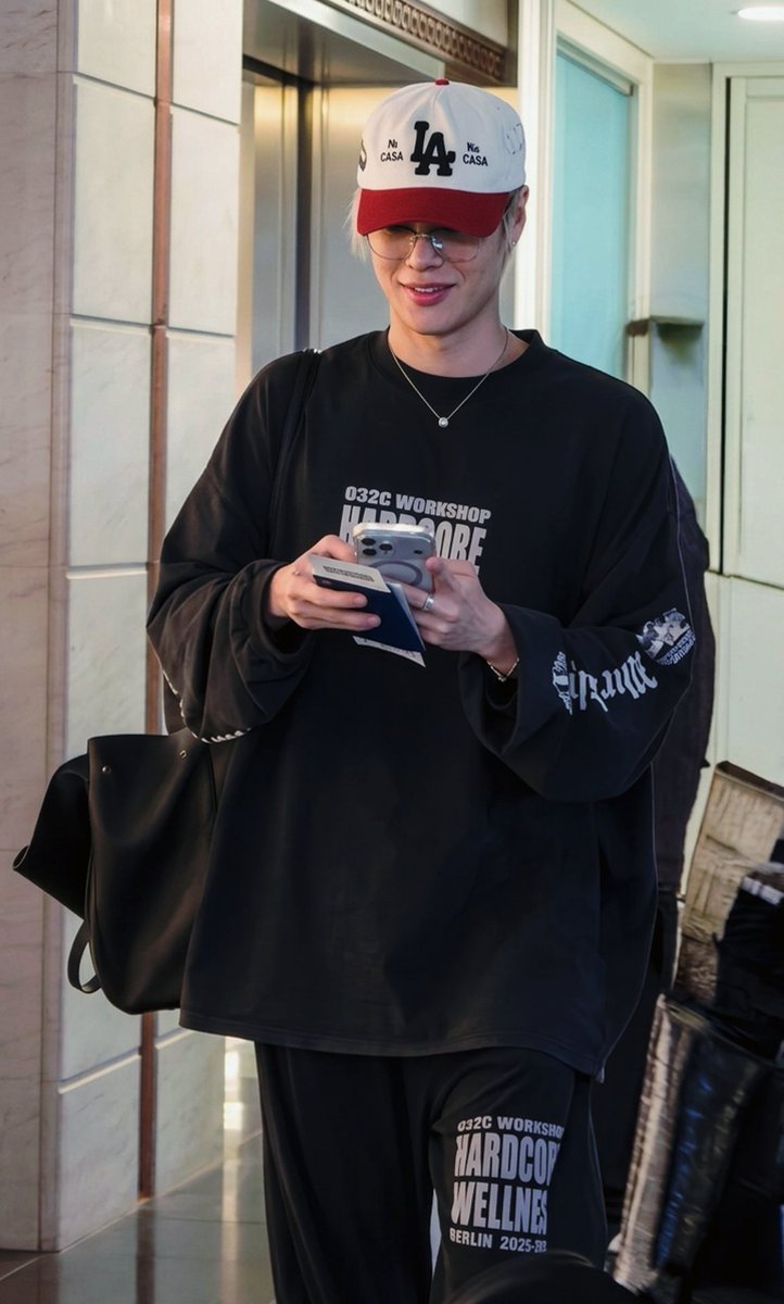 GoldenAjik's tweet photo. Taemin being a sweetheart smiling at his phone at the airport. 🧸📱

Reality: 🙃His mind planning how to take over our mental psyche and leave us breathless on stage. 🔥

He is a lethally sweet guy. 🥰

#TAEMIN https://t.co/MTYiZenNVT