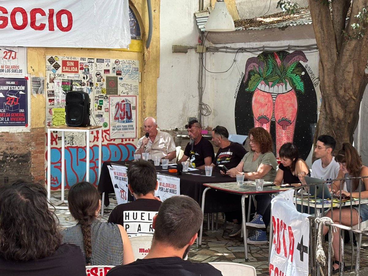 labtubacex's tweet photo. Durante el fin de semana @labtubacex hemos participado en las jornadas de @malagaparavivir. 
En Malaga han decidido organizarse para luchar contra el  saqueo y los desahucios y el 27J saldrán a la calle. 
Borroka da bide bakarra, zuekin gaude!!
#HaciaEl27J https://t.co/cNmQ0E384K
