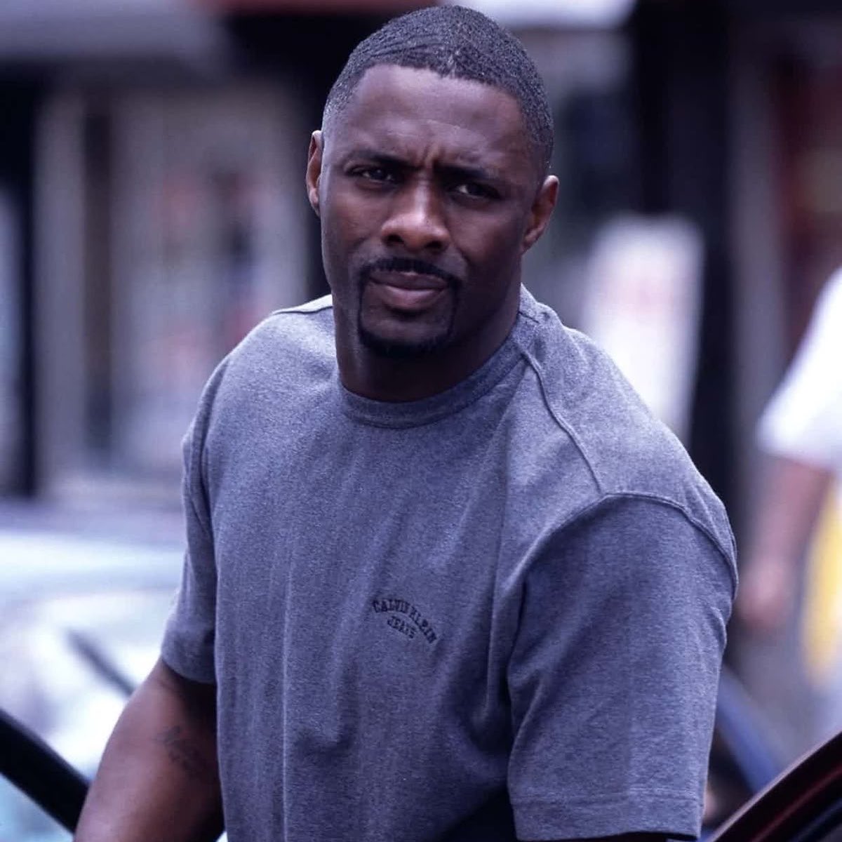 updatecharts's tweet photo. Idris Elba afirma que James Bond, de “007”, não deveria tentar ser WOKE:

“Bond é tão irrealista que um toque de realidade é algo positivo, mas não vamos tentar torná-lo woke. Acho que é preciso ser fiel ao que ele é: escapismo. Não tente atender aos gostos do mundo. Apenas seja Bond.”