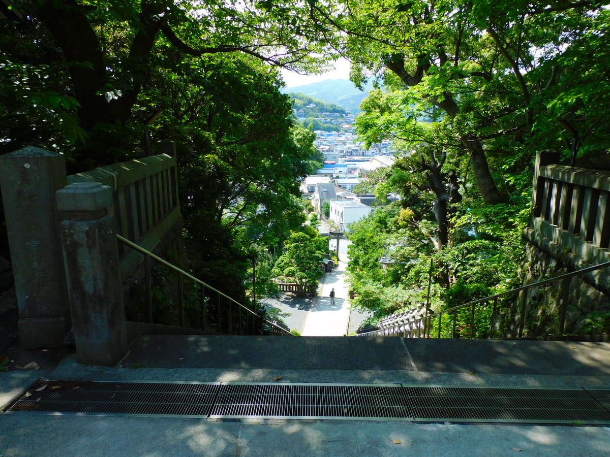 sagami_walker's tweet photo. 子どもの頃の夏休みを思い出すような、どこか懐かしさを感じる真鶴の風景です。

初めて訪れた場所にもかかわらず、不思議と懐かしく感じるのはなぜなのでしょうね。

#写真好き #風景写真 #真鶴 #真鶴検定 #懐かしい風景 https://t.co/Tf9AWtcxyv