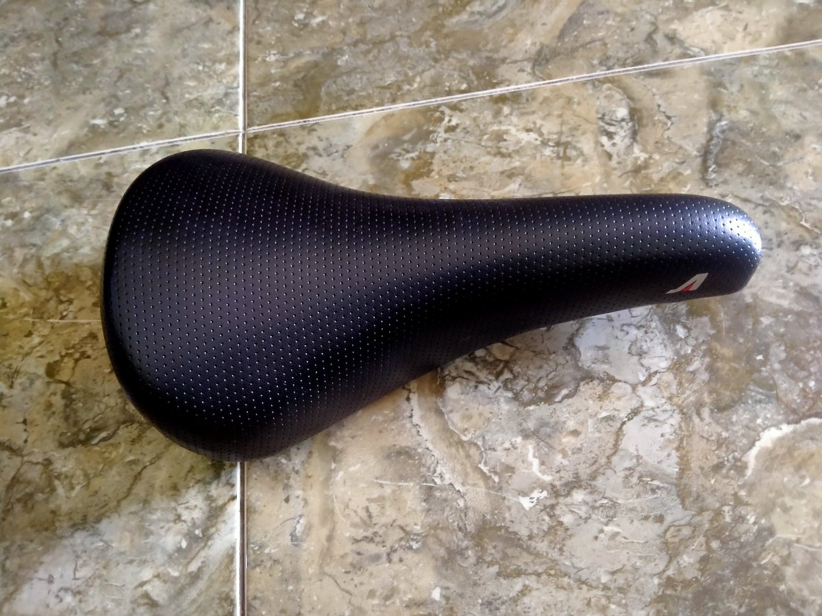 Semur_Track's tweet photo. Wts sadel ariake Aero Japan
Kondisi baru
Model concor supercorsa
550k inc shipping
Loc Bekasi
Lebih jelasnya bisa DM

#fnfjb https://t.co/Wni8mhzerT
