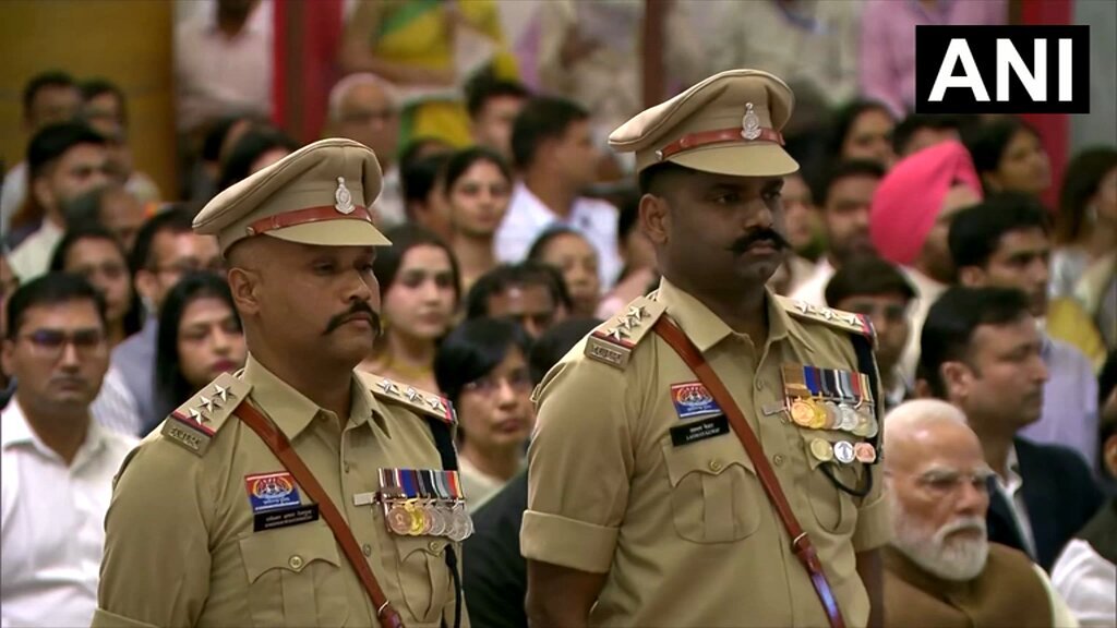 PrakharShrigyan's tweet photo. @ANI Many congratulations to Inspector #Laxman &amp; Inspector 
#Rameshwar https://t.co/EqEayth8b9