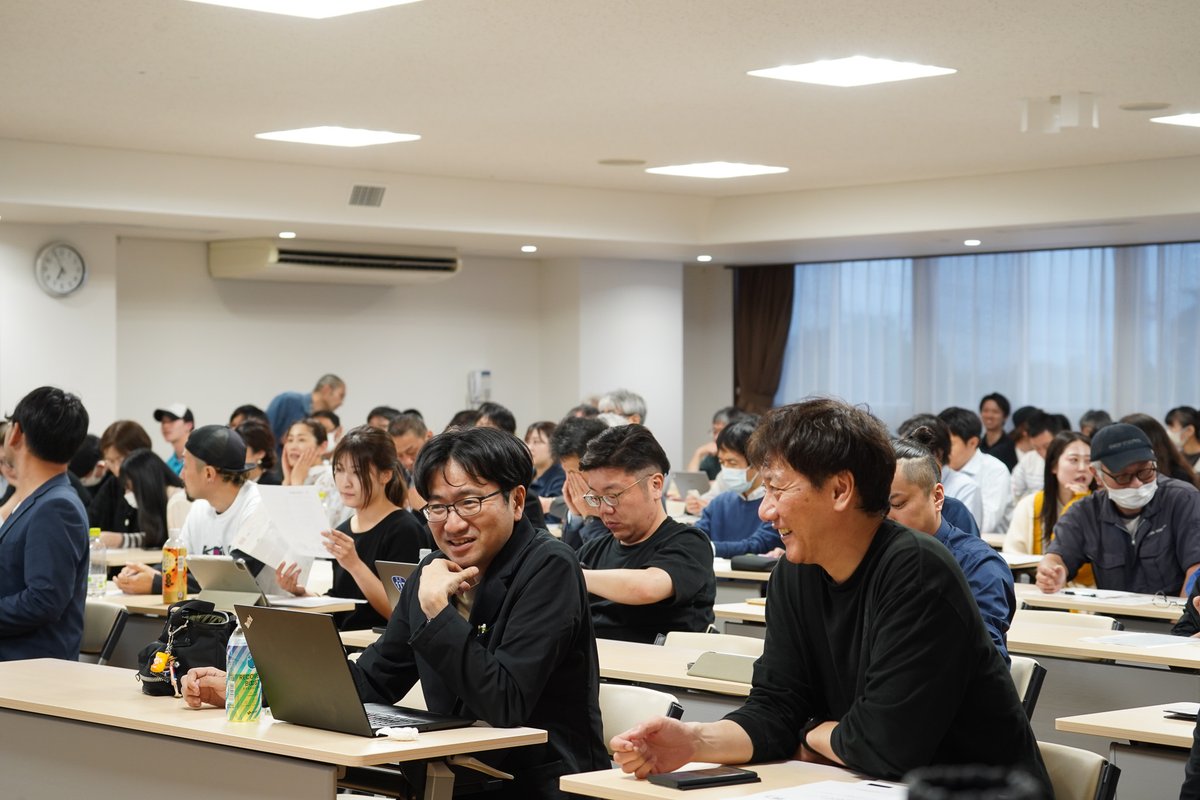 koubafes's tweet photo. 【第一回参加工場説明会開催！】
先月参加企業募集を終えた燕三条工場の祭典2026ですが、
第一回参加企業説明会を開催いたします！

当日は参加企業数とラインナップの発表に加えて、
10月のイベント開催に向けての準備事項や注意点などの共有を行います。
参加企業同士の初の顔合わせの場にもなりますので
皆様ぜひご出席ください！

※写真は2025年の活動の様子です。

▼開催日時
6/12(金) 19:00~20:00

▼会場
燕三条地場産業振興センター　リサーチコア
7F　マルチメディアホール

▼参加方法
参加企業様宛に実行委員会よりご案内をお送りしております。
ご確認いただき、Googleフォームかメール・FAXにてお申込みをお願いいたします。

皆様のご出席をお待ちしております！

#燕三条工場の祭典 #燕三条 #工場見学