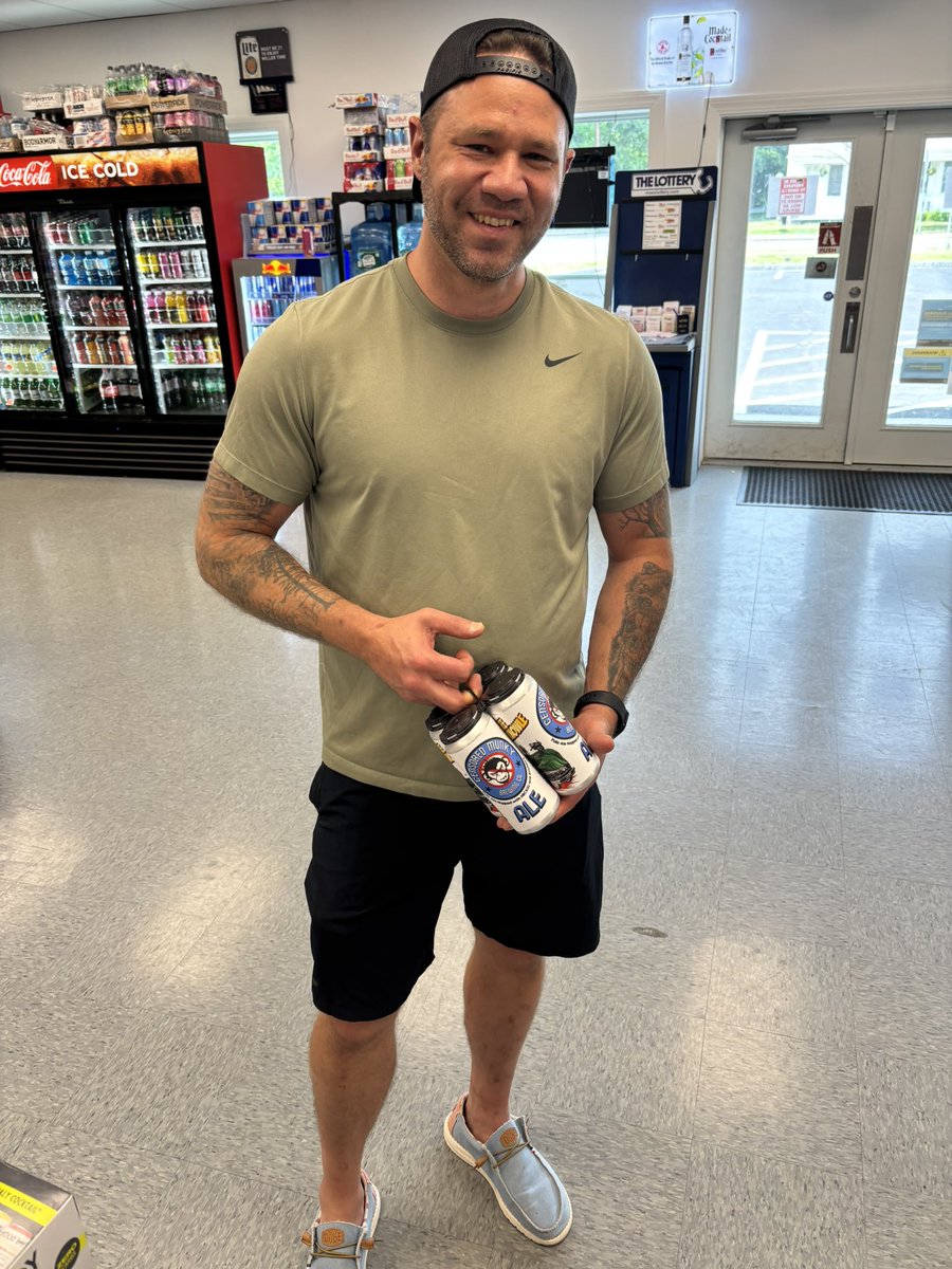 MunkyBrewing's tweet photo. Big up to Valley Plaza Discount Liquor in South Grafton baby and all supporters! Thank you! The Munky Cometh. 🍻

✅ https://t.co/LdlU4UR1IF for Our Beer, Beer Finder, Merch, Events, Contact, and more! 

#FreeSpeech #InsiderTrading #ACaseOfTheMondays #CensoredMunkyCrew #Grafton https://t.co/uDhtLKUjr0