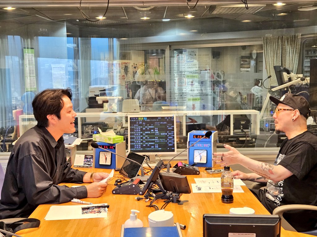 SBS_radioQ3's tweet photo. あっという間の30分いかがだったでしょうか？
今回はSBSラジオ『#ゴゴボラケ』の山田門努さん出演回！

2人の共通話題｢ゲーム｣についてトークしたはずなのに全く切り口が違うQさんと門努さん。
それなのに会話が止まらない不思議回🫧
まだ聴けていない人ぜひ!!
 https://t.co/rHoZpoC1n0 

#ラジQ https://t.co/Ghp7GgFG9j