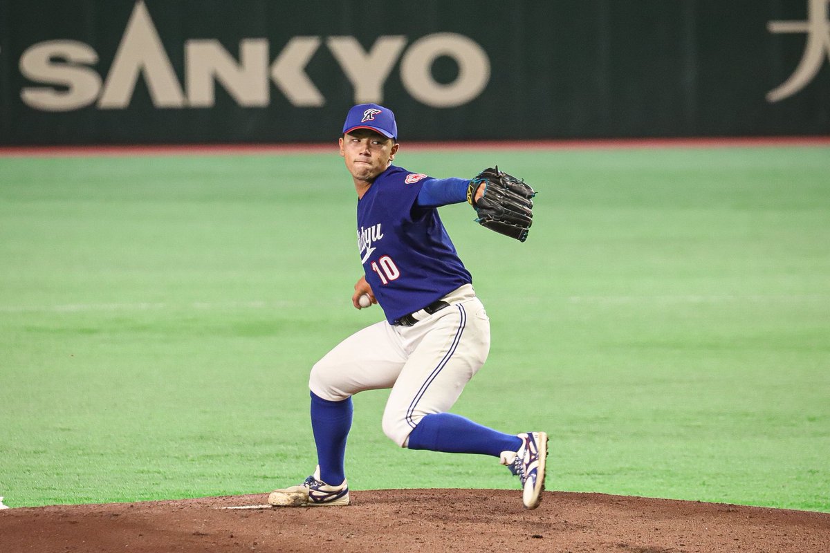 chisana0809's tweet photo. 北九大、エースで主将の山下くん。マウンド降りてからは主将業に注力。声出して、見守って。試合後素敵な笑顔で礼してくれた。人柄。そして大の巨人ファン、憧れのマウンド楽しかったならいいな。

（ｽｺﾞｲｽｺﾞｲｽｺﾞｲ11奪三振⁉️ｴｰｰｰ凄すぎるよさすがだﾖｰｰｰ） https://t.co/Tg7tgHYo3G